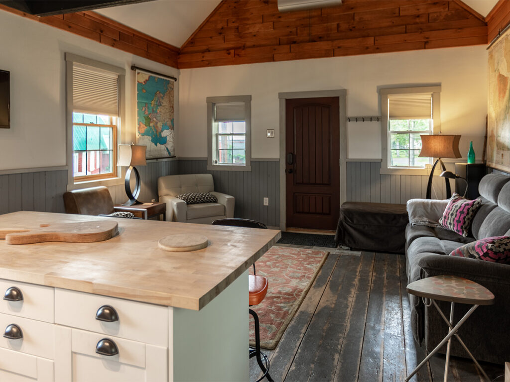 Drum Farm Studio Schoolhouse Lodge